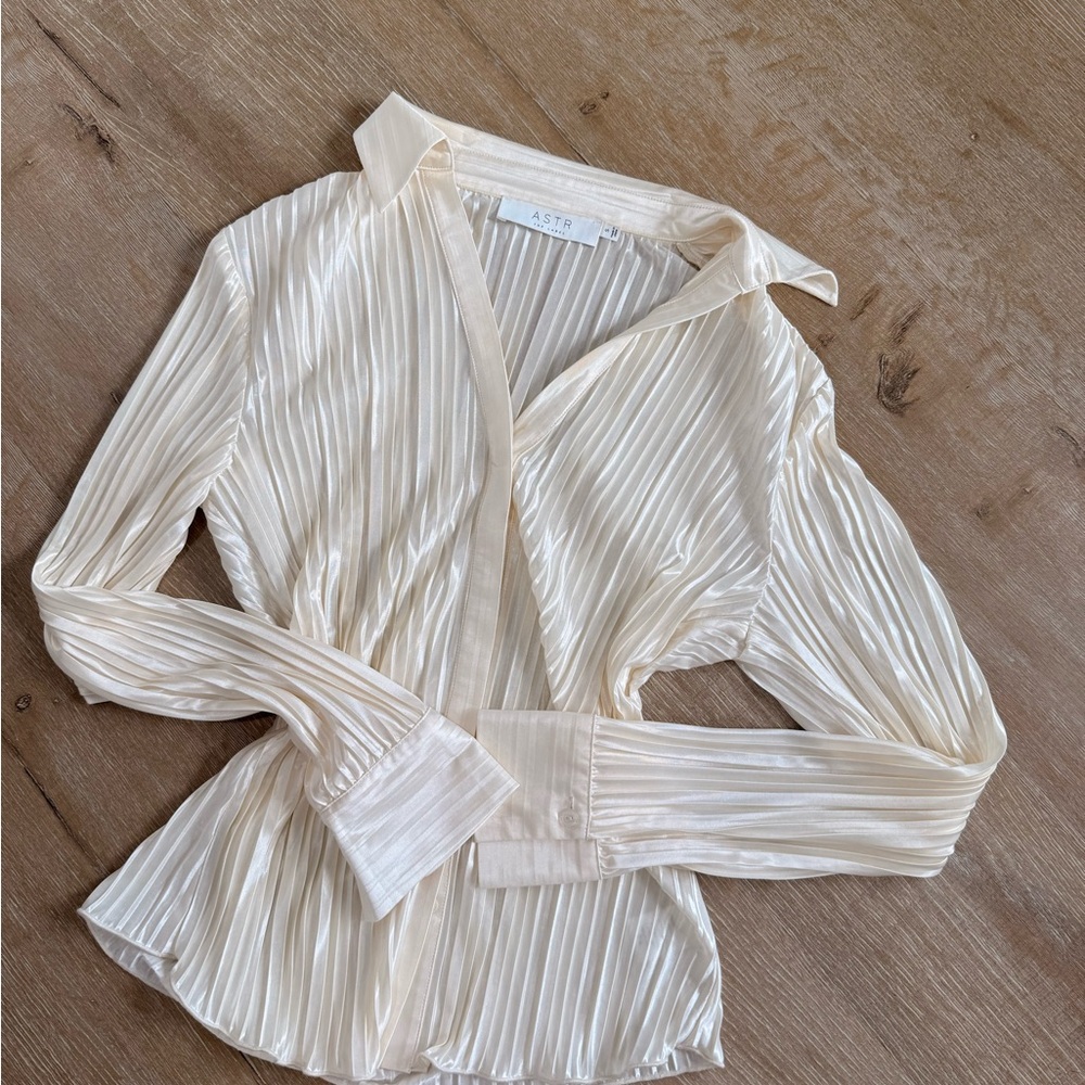 ASTR Ivory Pleated Blouse